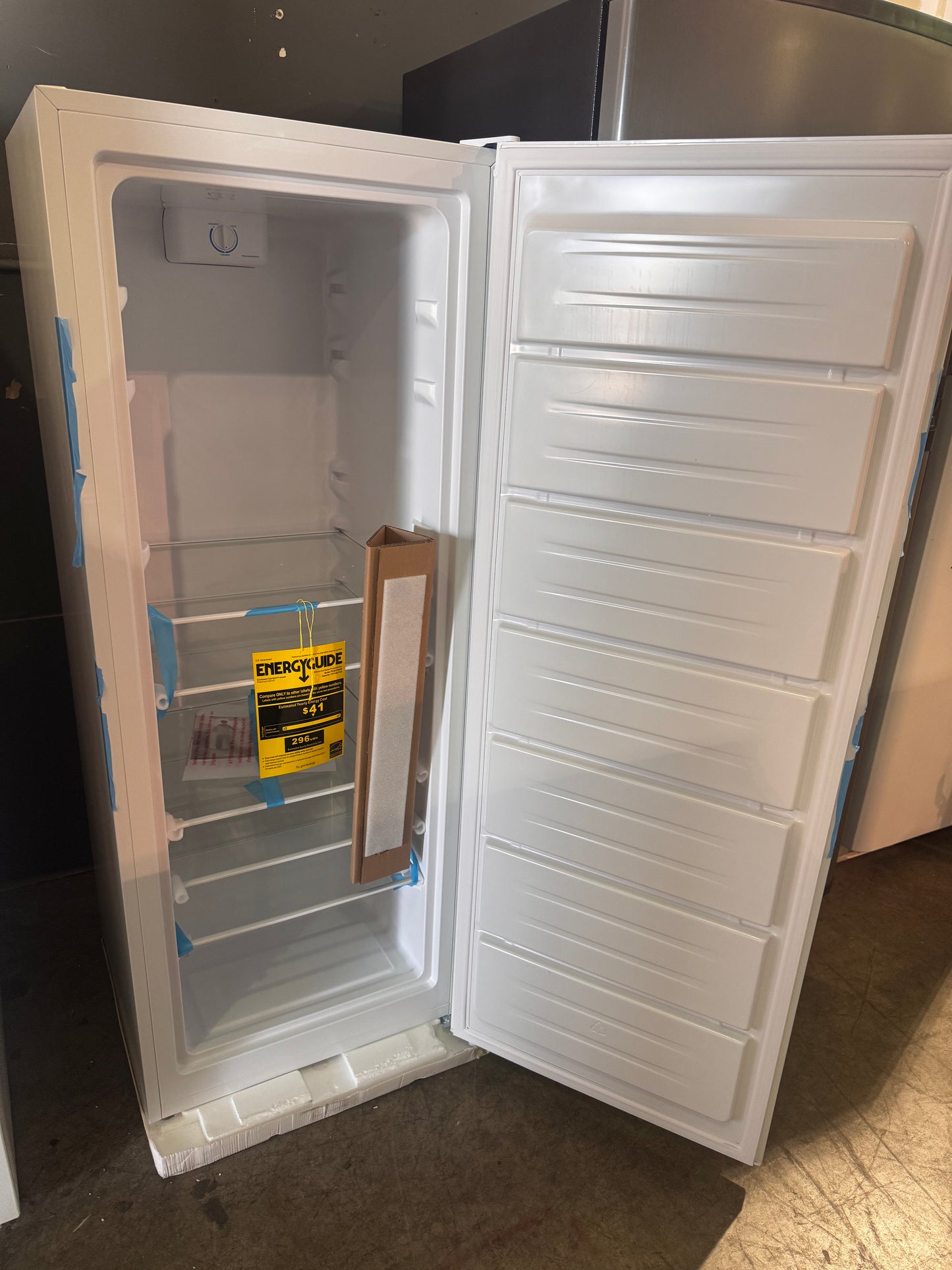 Frigidaire 7 Cu. Ft. Garage‑Ready Upright Freezer – White | Model FFUE0725AW (Scratch & Dent)