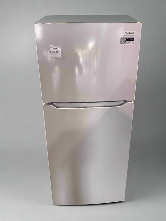 Frigidaire 18.3 Cu. Ft. Top‑Freezer Refrigerator – White | Model FFTR1835VW (Scratch & Dent)