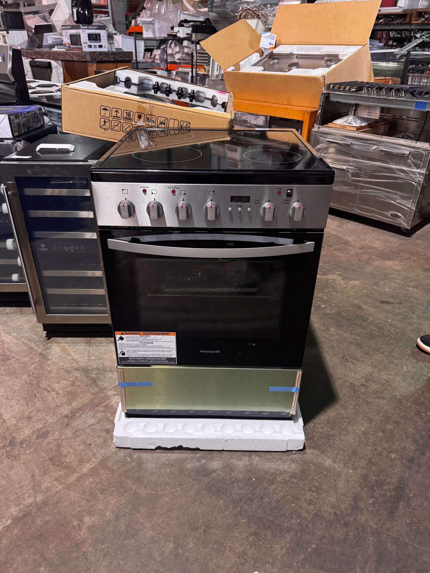 Frigidaire 24″ Freestanding Electric Range – Stainless Steel | Model FCFE2425AS (Scratch & Dent)