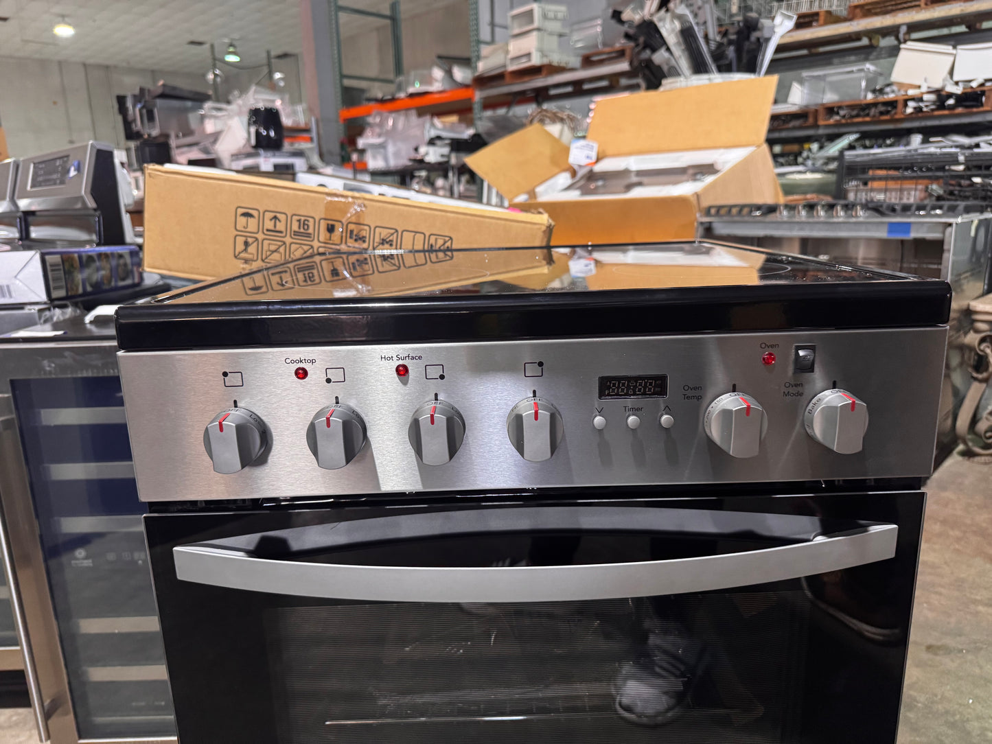 Frigidaire 24″ Freestanding Electric Range – Stainless Steel | Model FCFE2425AS (Scratch & Dent)